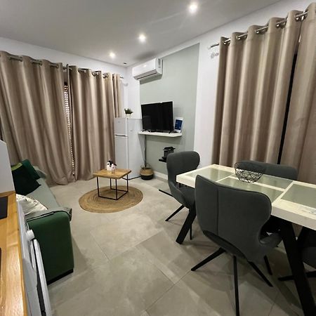 Apartment Artemis Himare Bagian luar foto