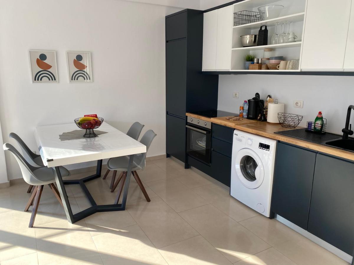 Apartment Artemis Himare Bagian luar foto