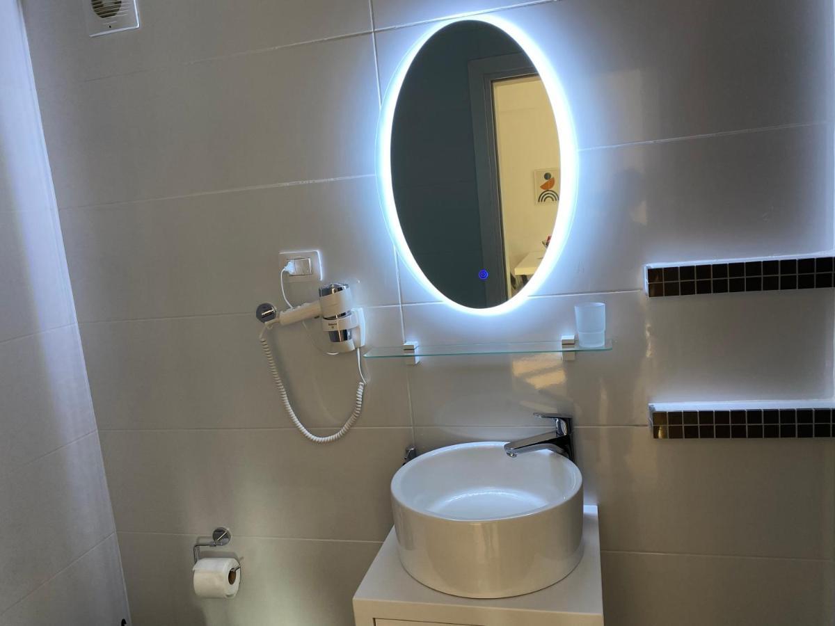 Apartment Artemis Himare Bagian luar foto