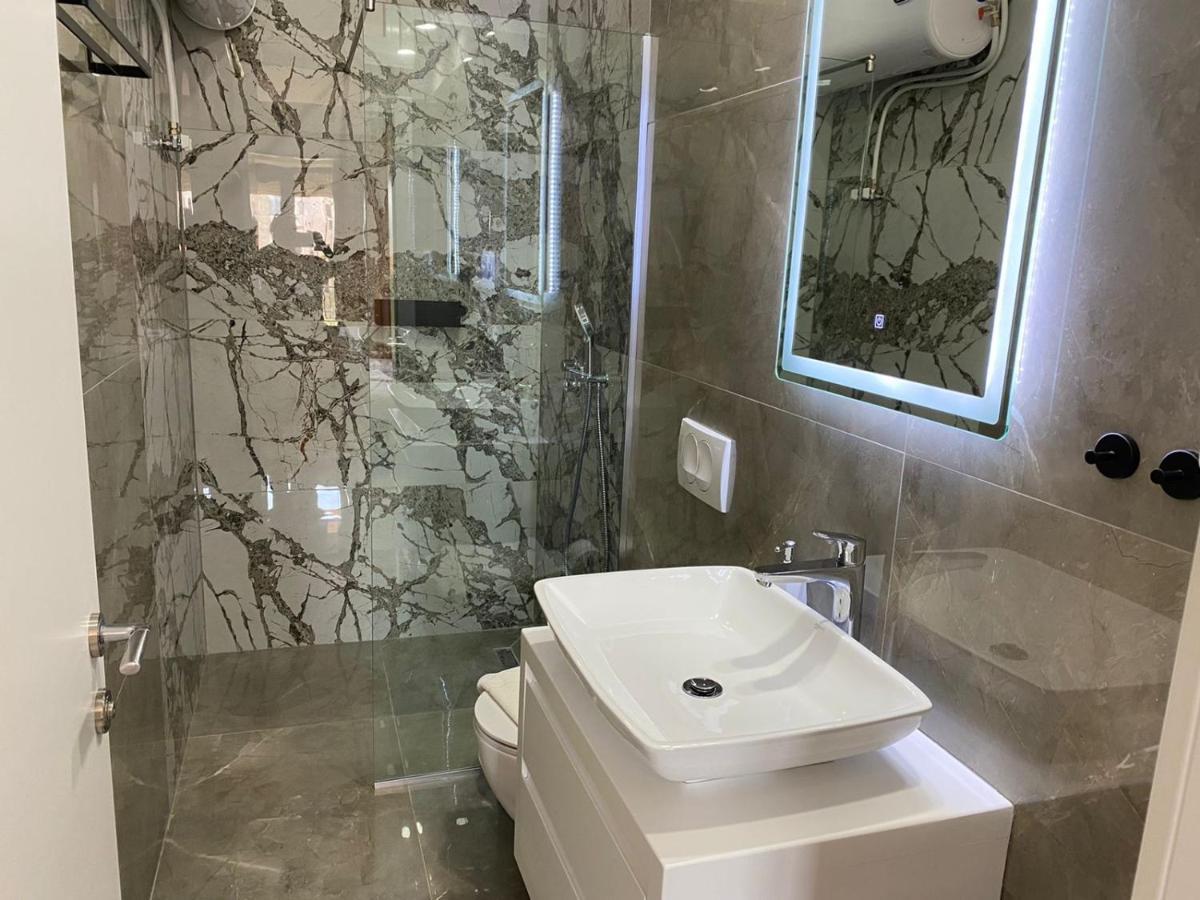 Apartment Artemis Himare Bagian luar foto