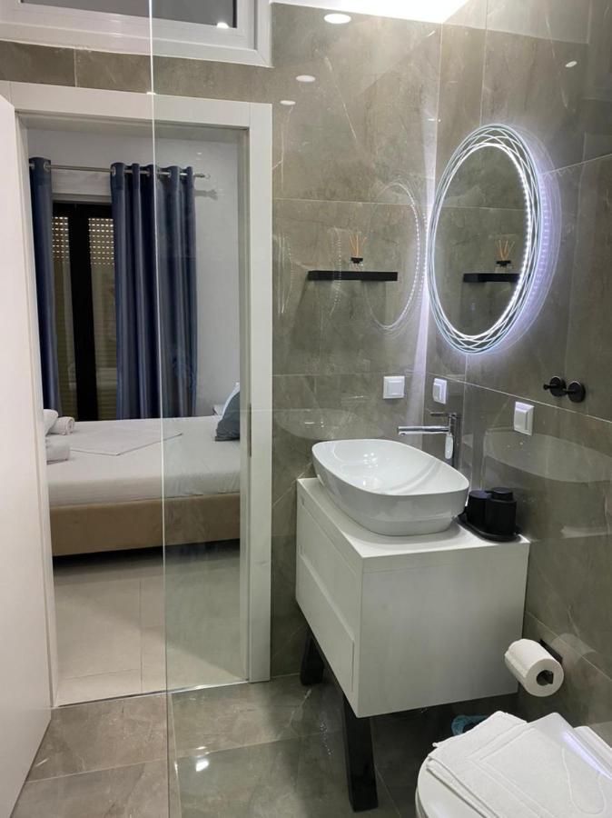 Apartment Artemis Himare Bagian luar foto