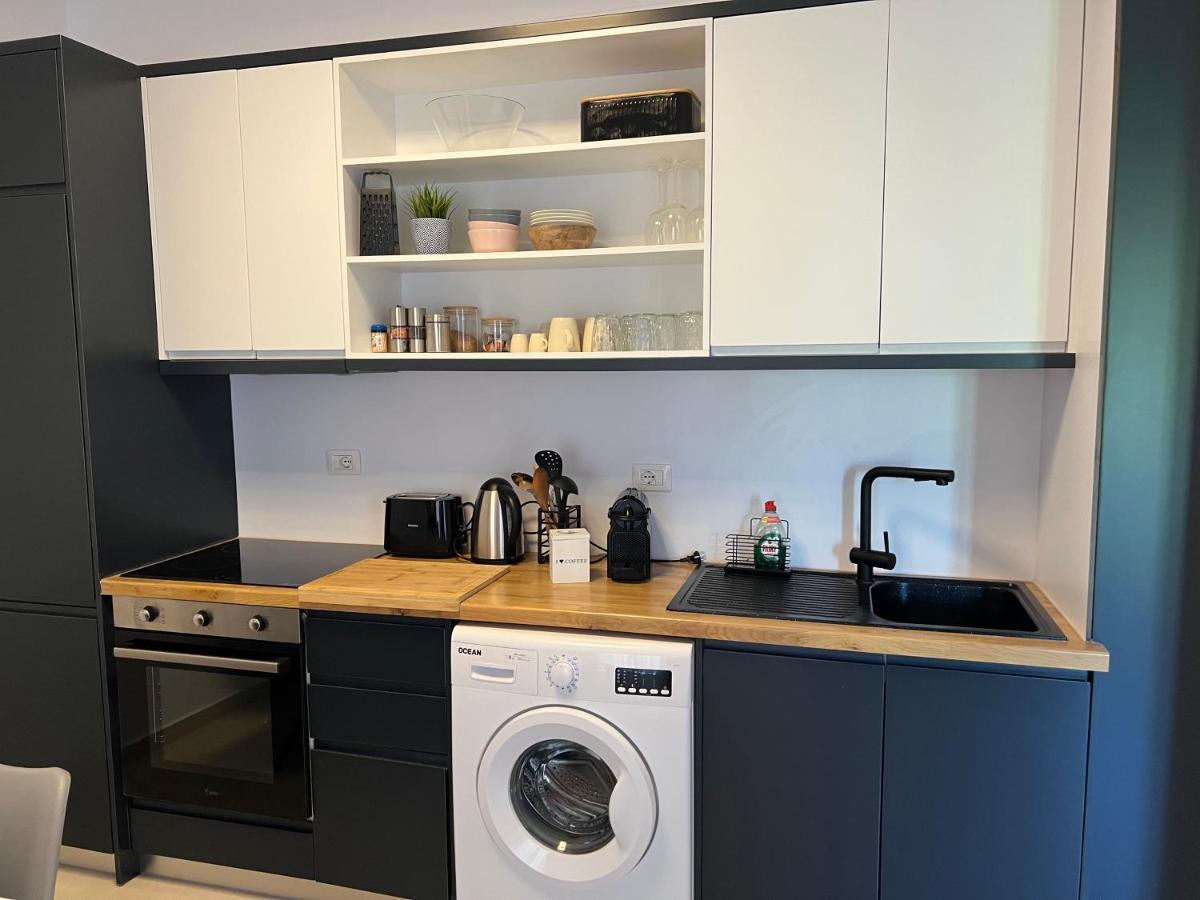 Apartment Artemis Himare Bagian luar foto