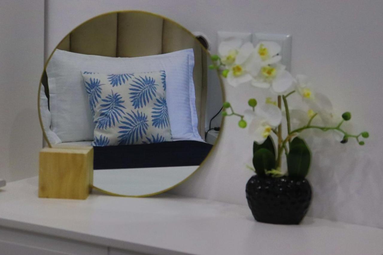 Apartment Artemis Himare Bagian luar foto