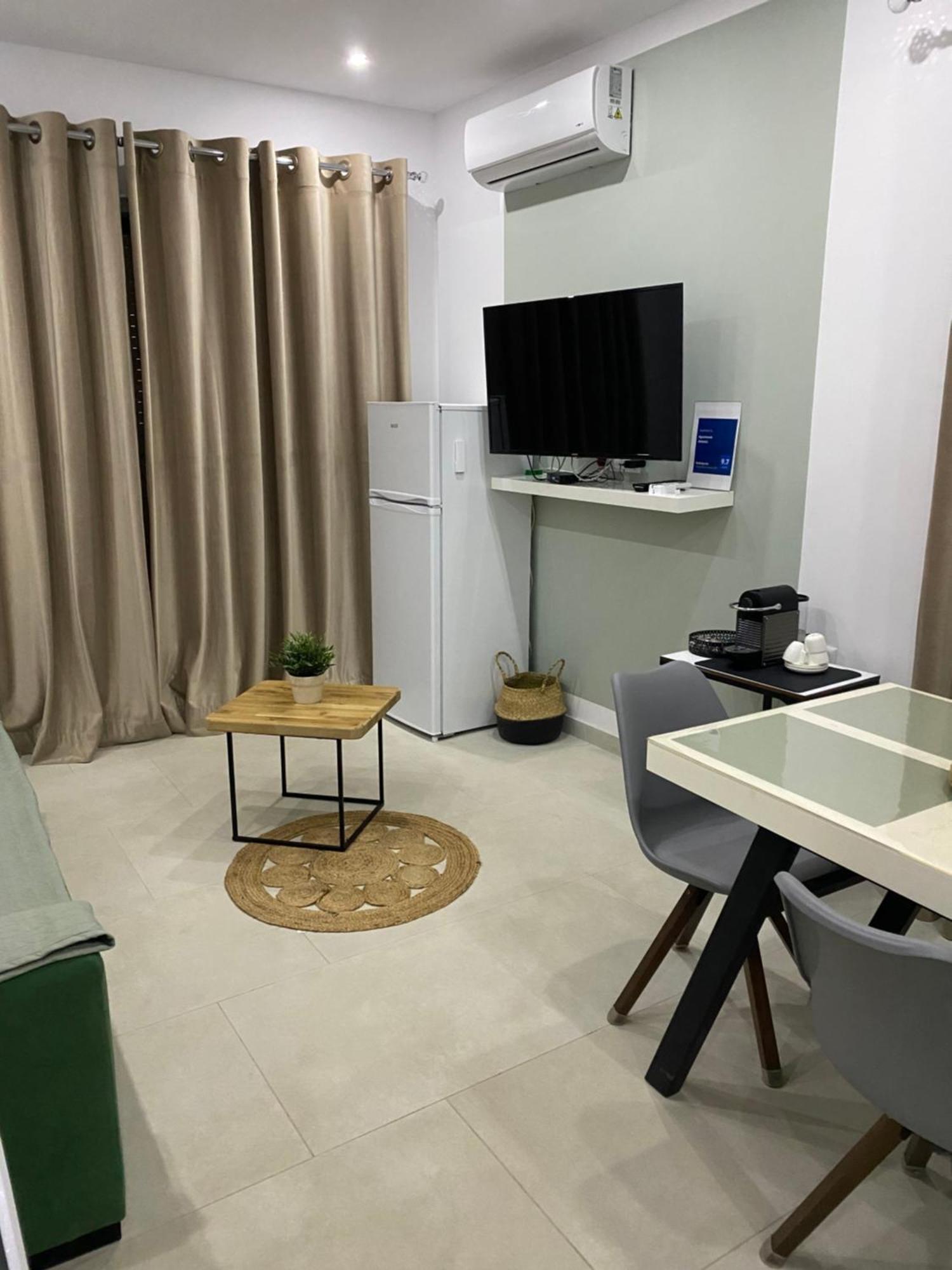 Apartment Artemis Himare Bagian luar foto