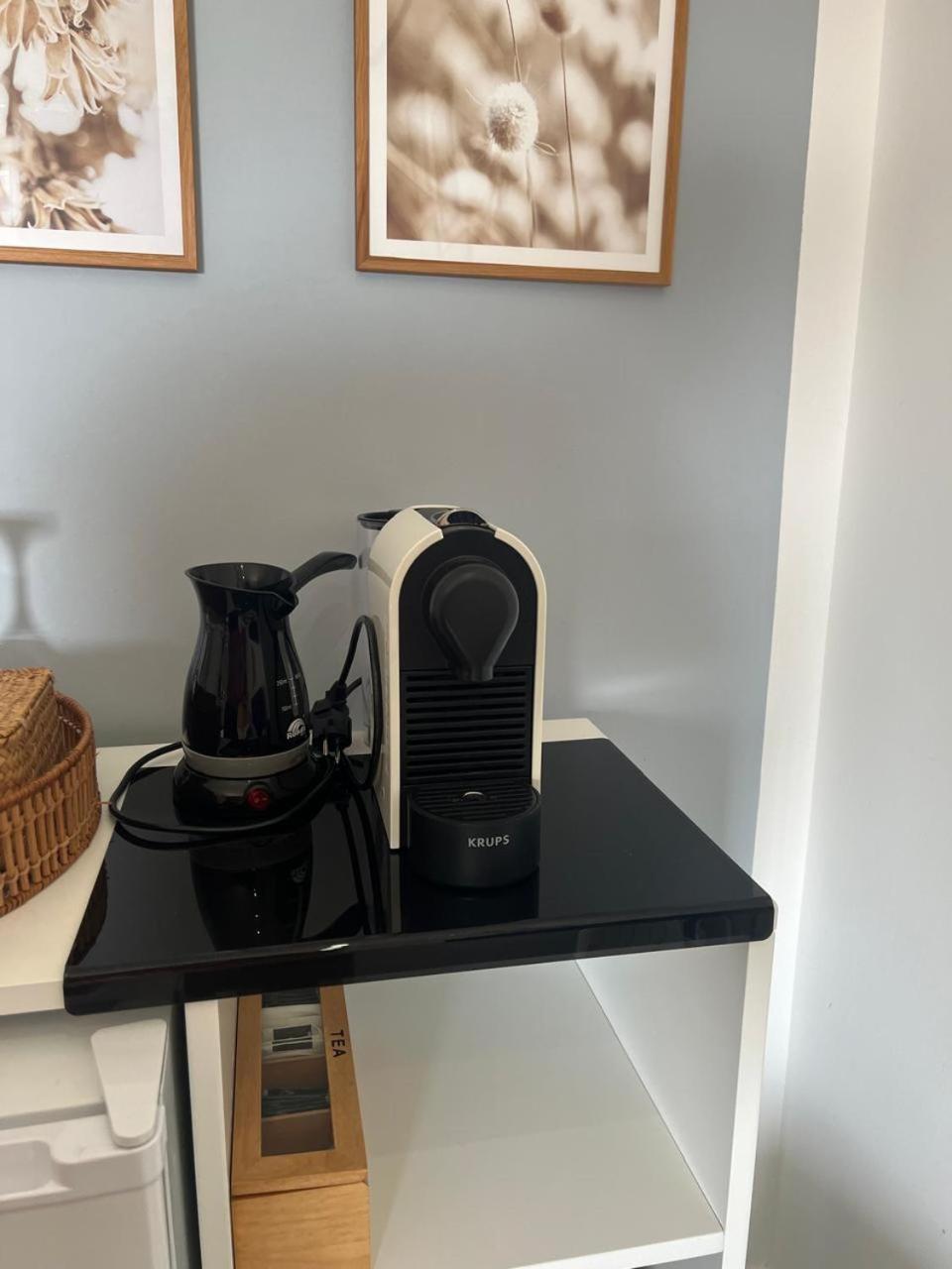 Apartment Artemis Himare Bagian luar foto