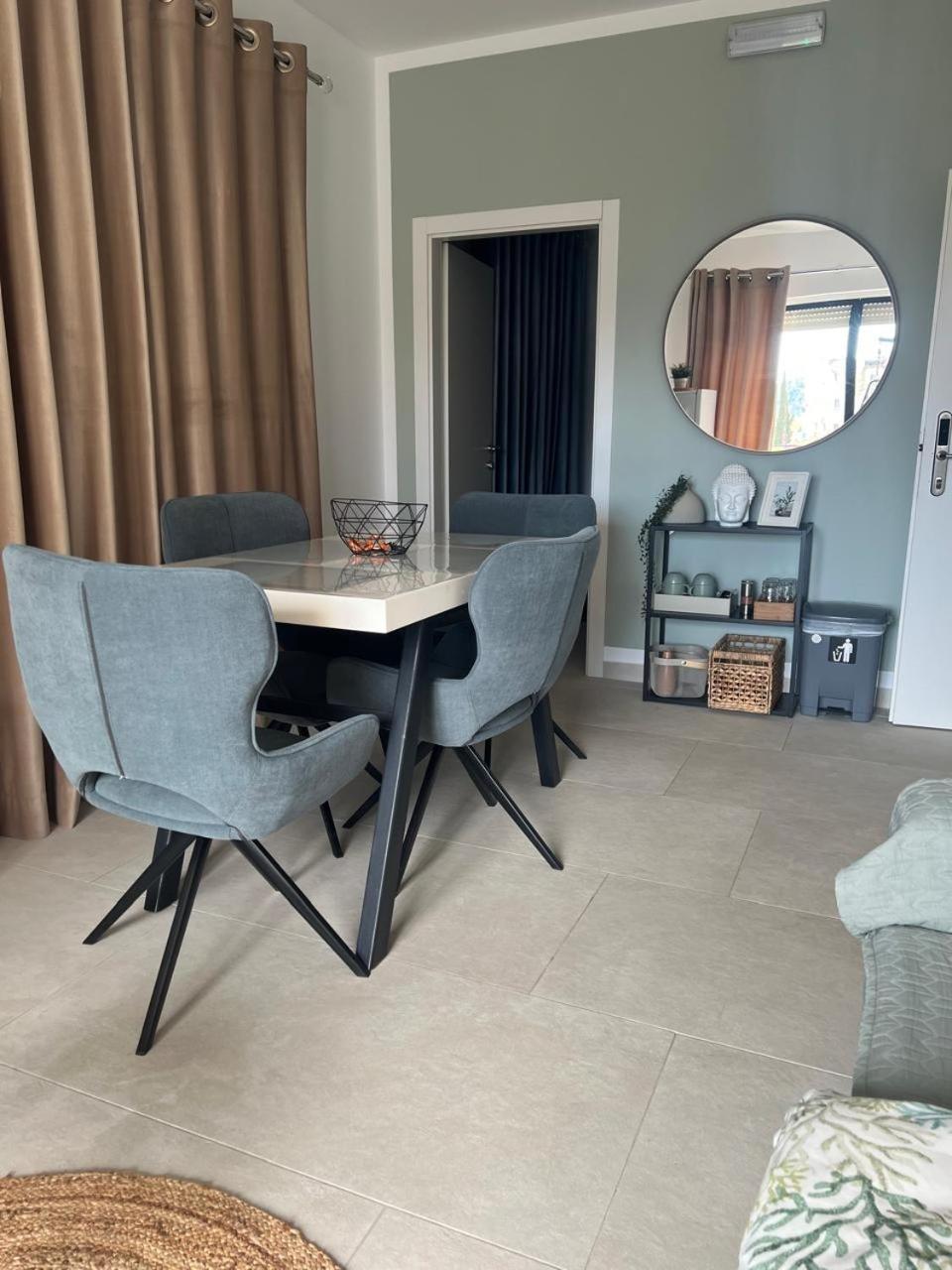 Apartment Artemis Himare Bagian luar foto