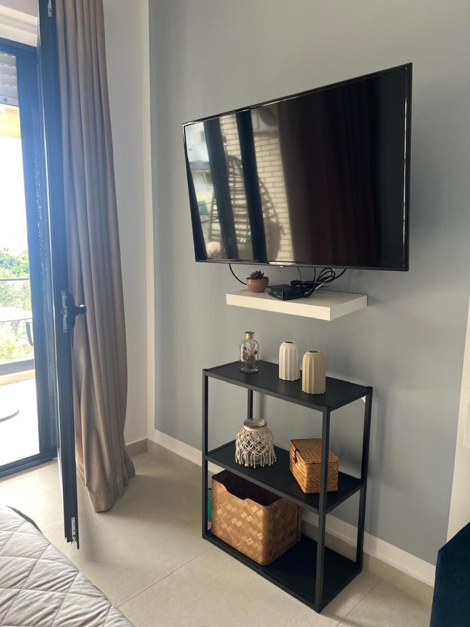 Apartment Artemis Himare Bagian luar foto