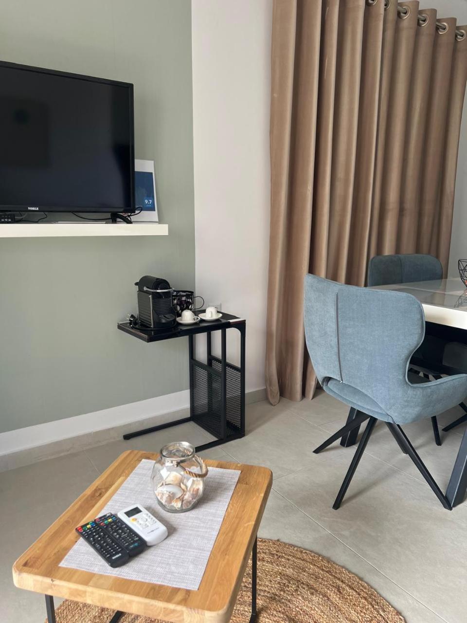 Apartment Artemis Himare Bagian luar foto