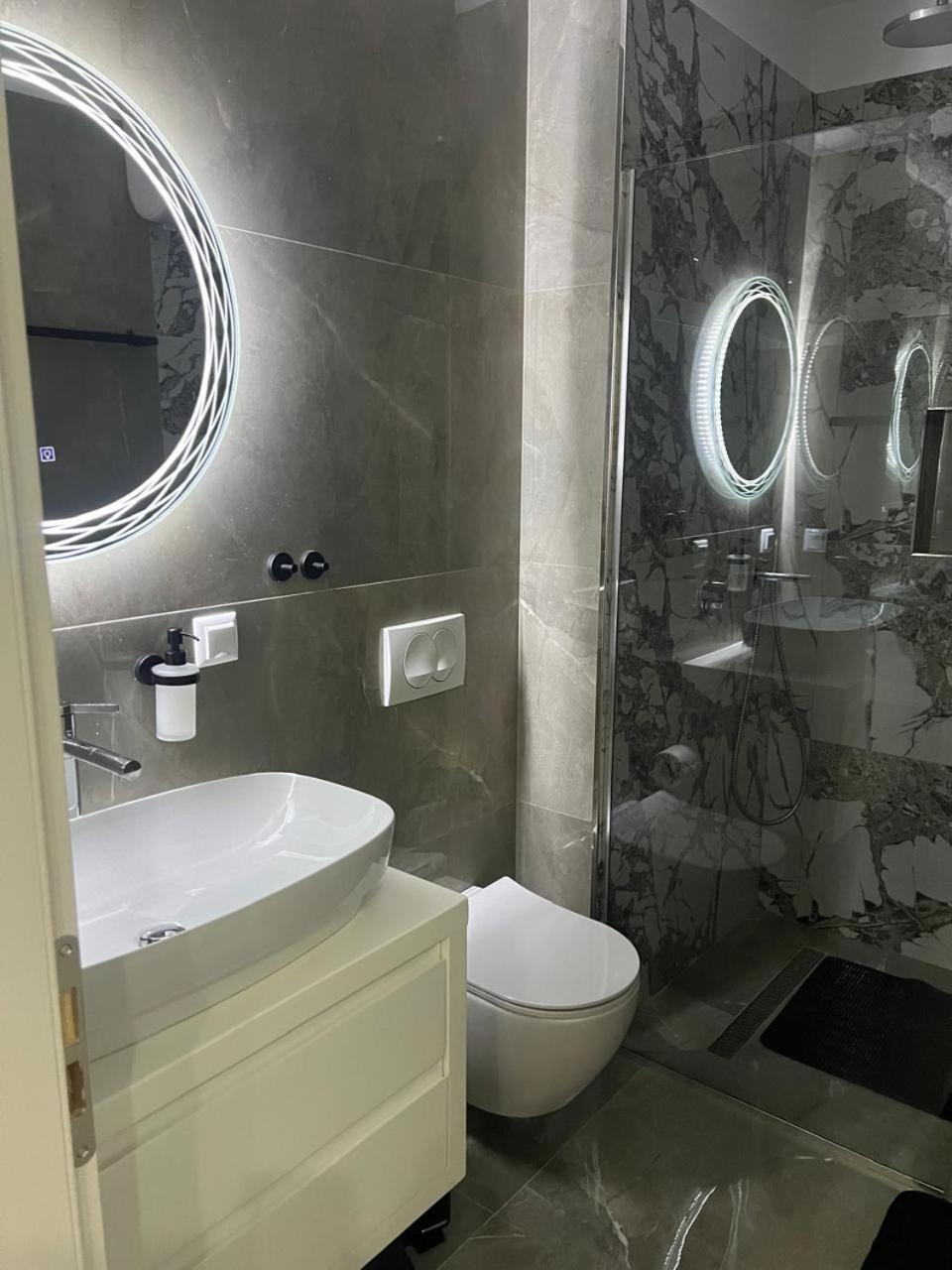Apartment Artemis Himare Bagian luar foto