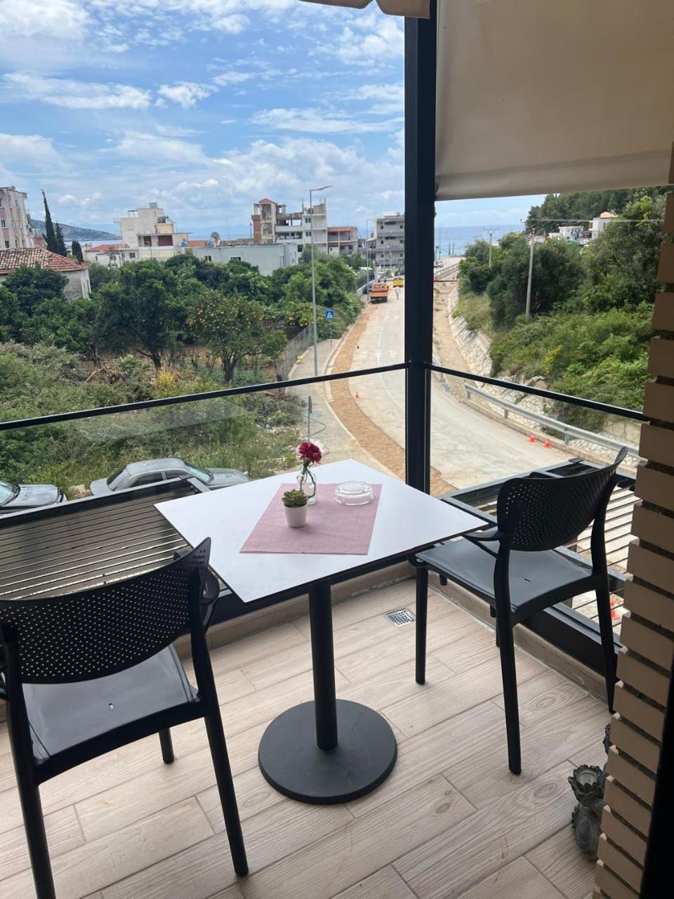 Apartment Artemis Himare Bagian luar foto