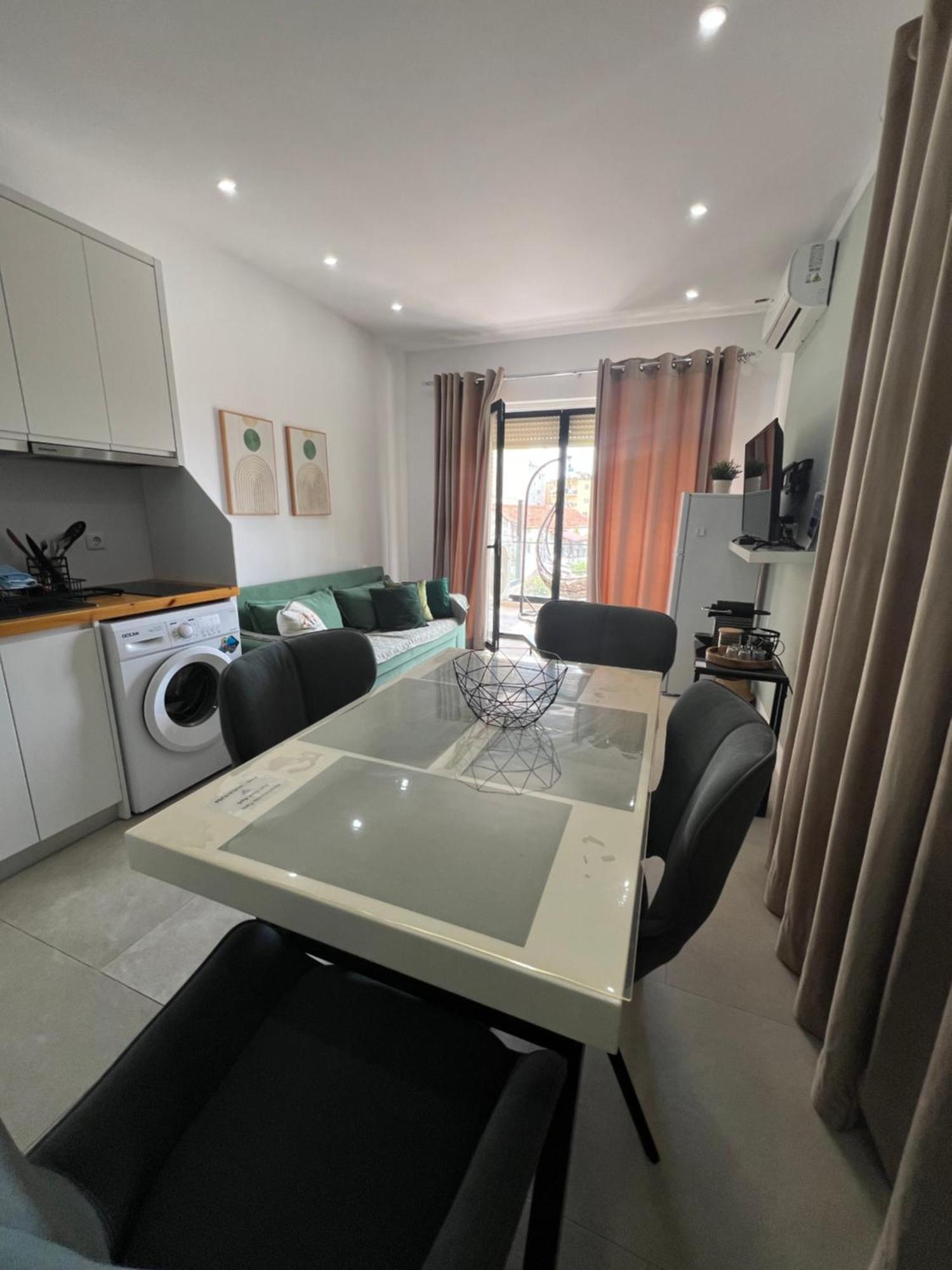 Apartment Artemis Himare Bagian luar foto