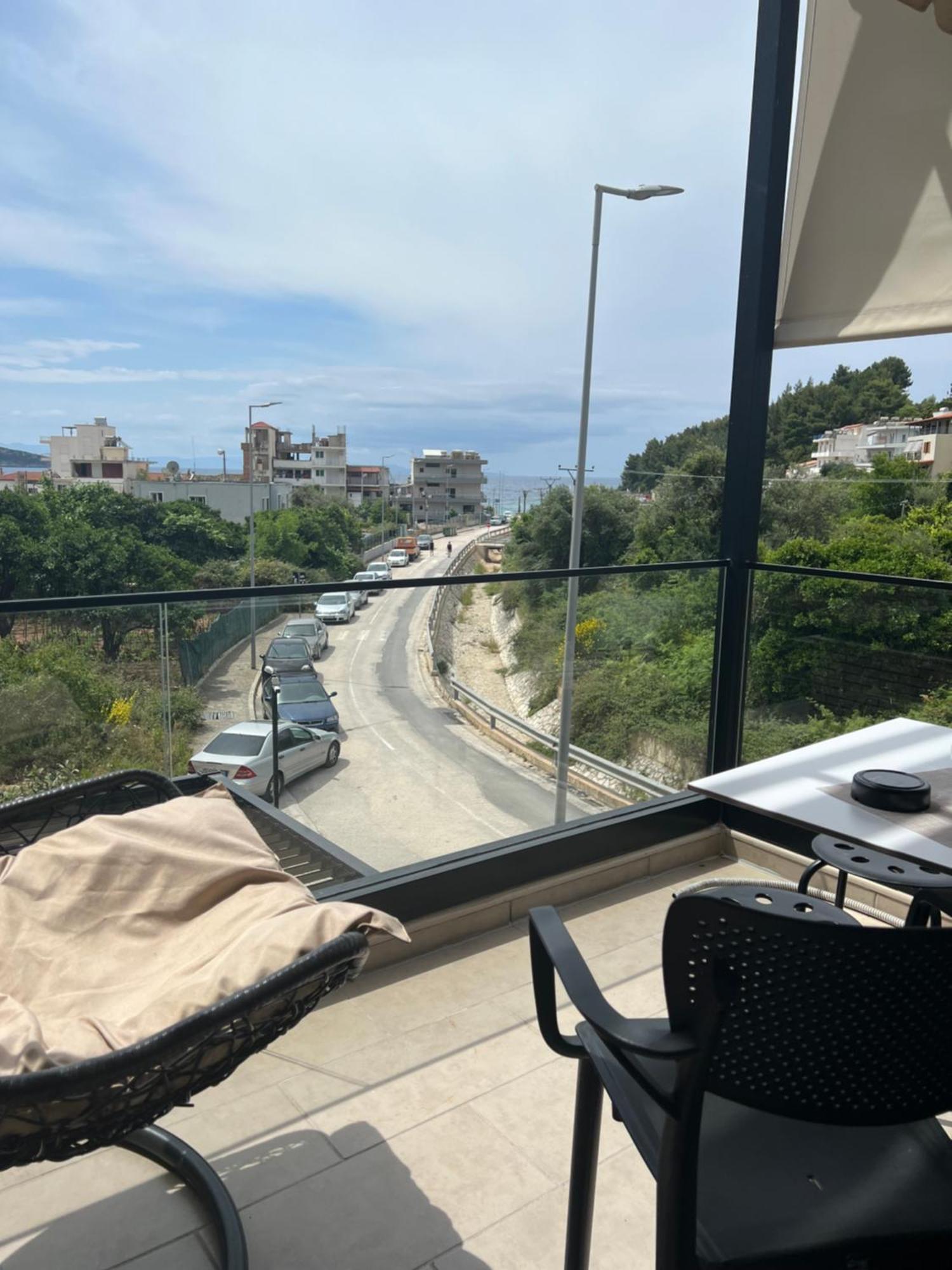 Apartment Artemis Himare Bagian luar foto