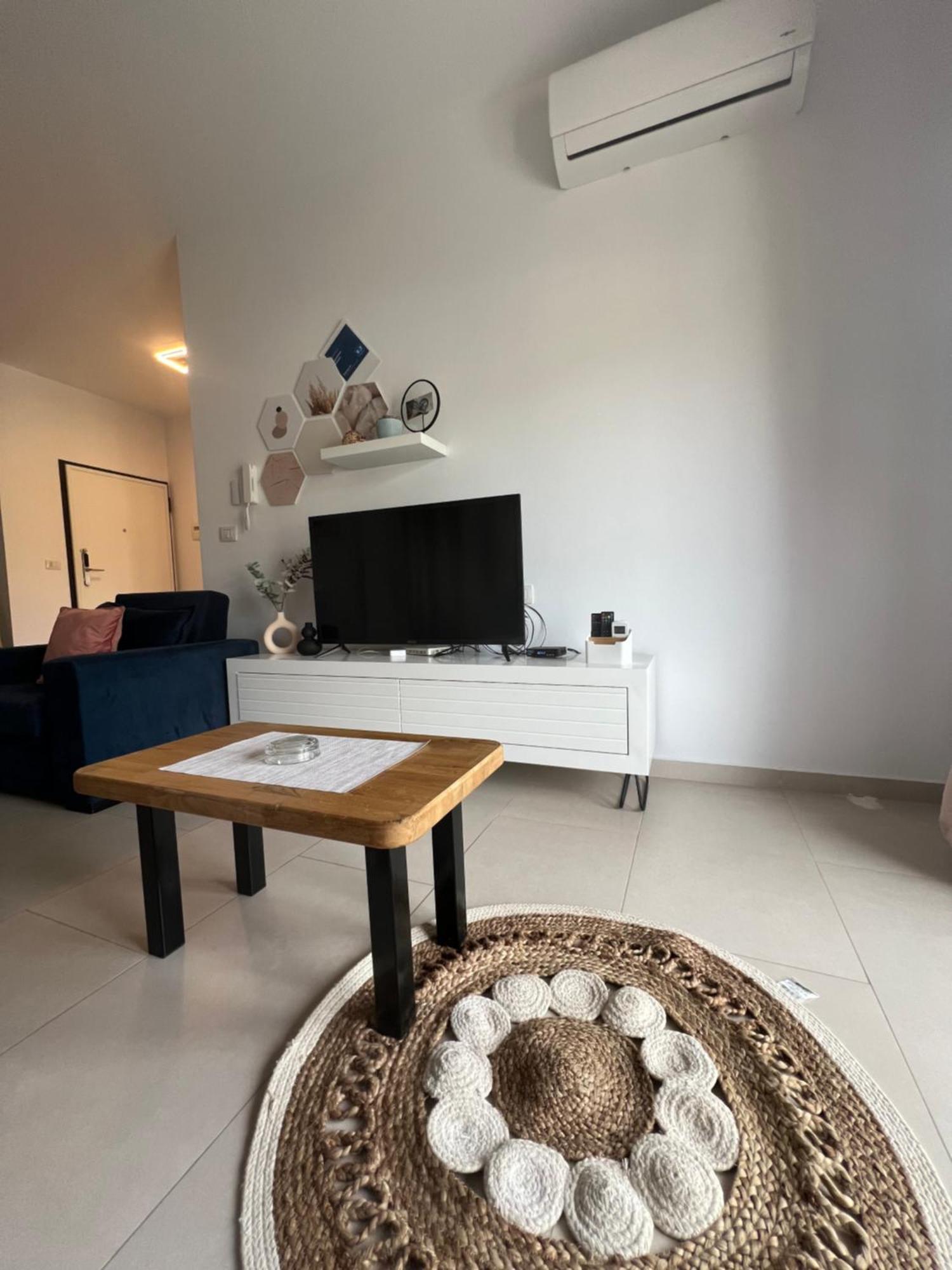 Apartment Artemis Himare Bagian luar foto