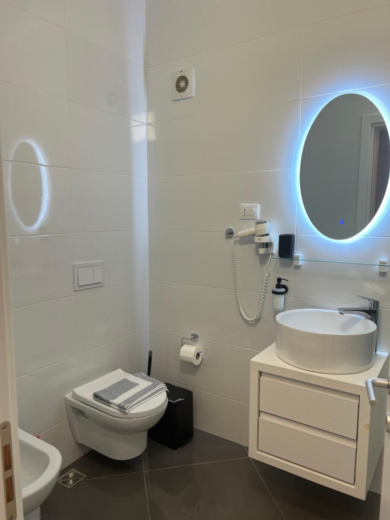 Apartment Artemis Himare Bagian luar foto