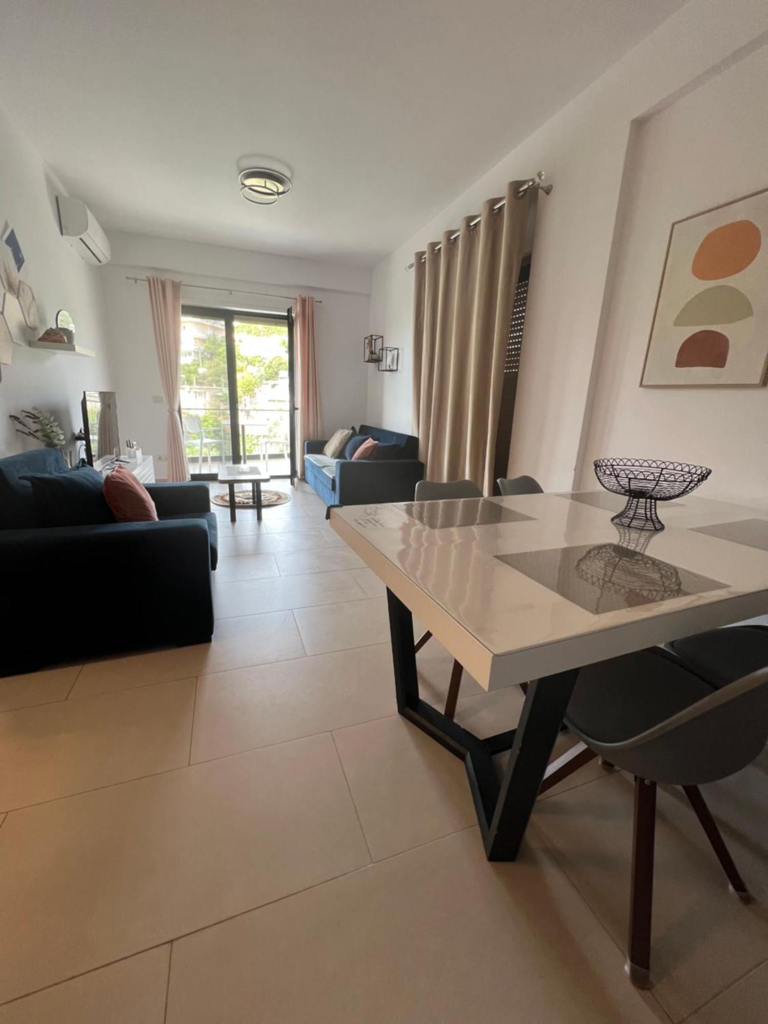 Apartment Artemis Himare Bagian luar foto