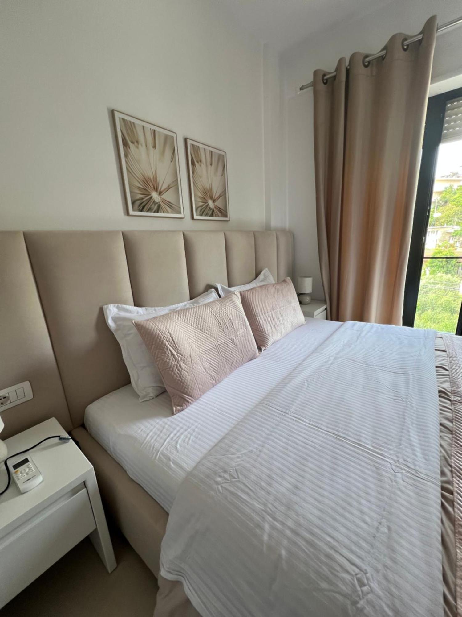 Apartment Artemis Himare Bagian luar foto